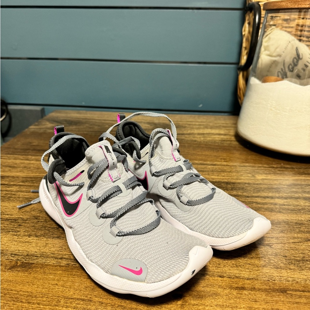 Women’s Nike Flex shoe size 7.5